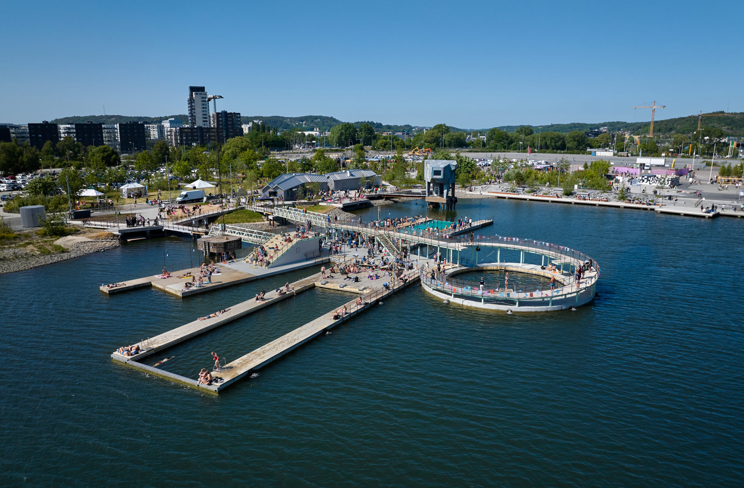 People enjoying their time in a floating pool made by Bluet. 